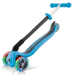 Globber Go-Up met lichten, plooibaar, pastel blauw