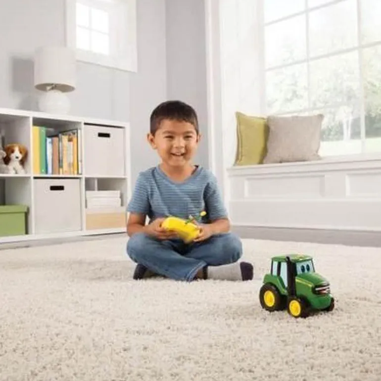 TOMY Op afstand bestuurbare Johnny